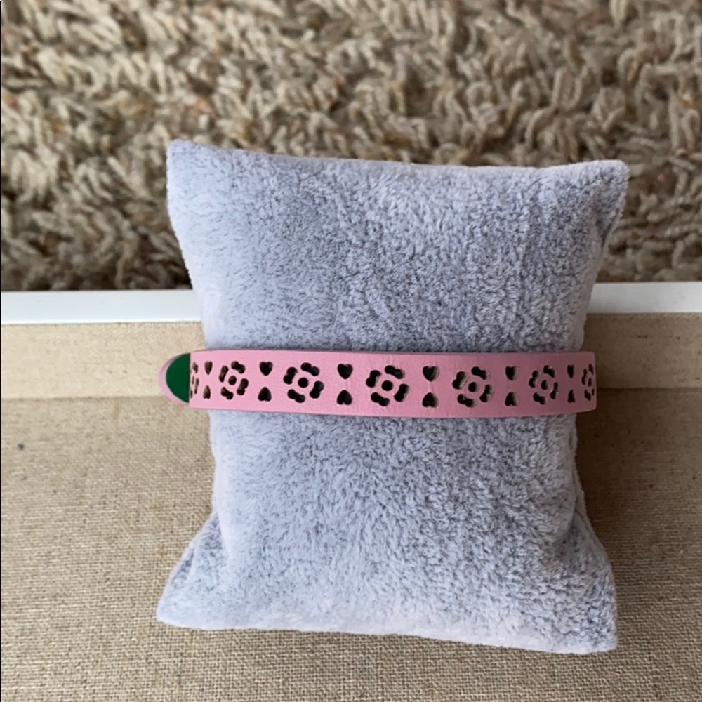 Reversible leather bracelet